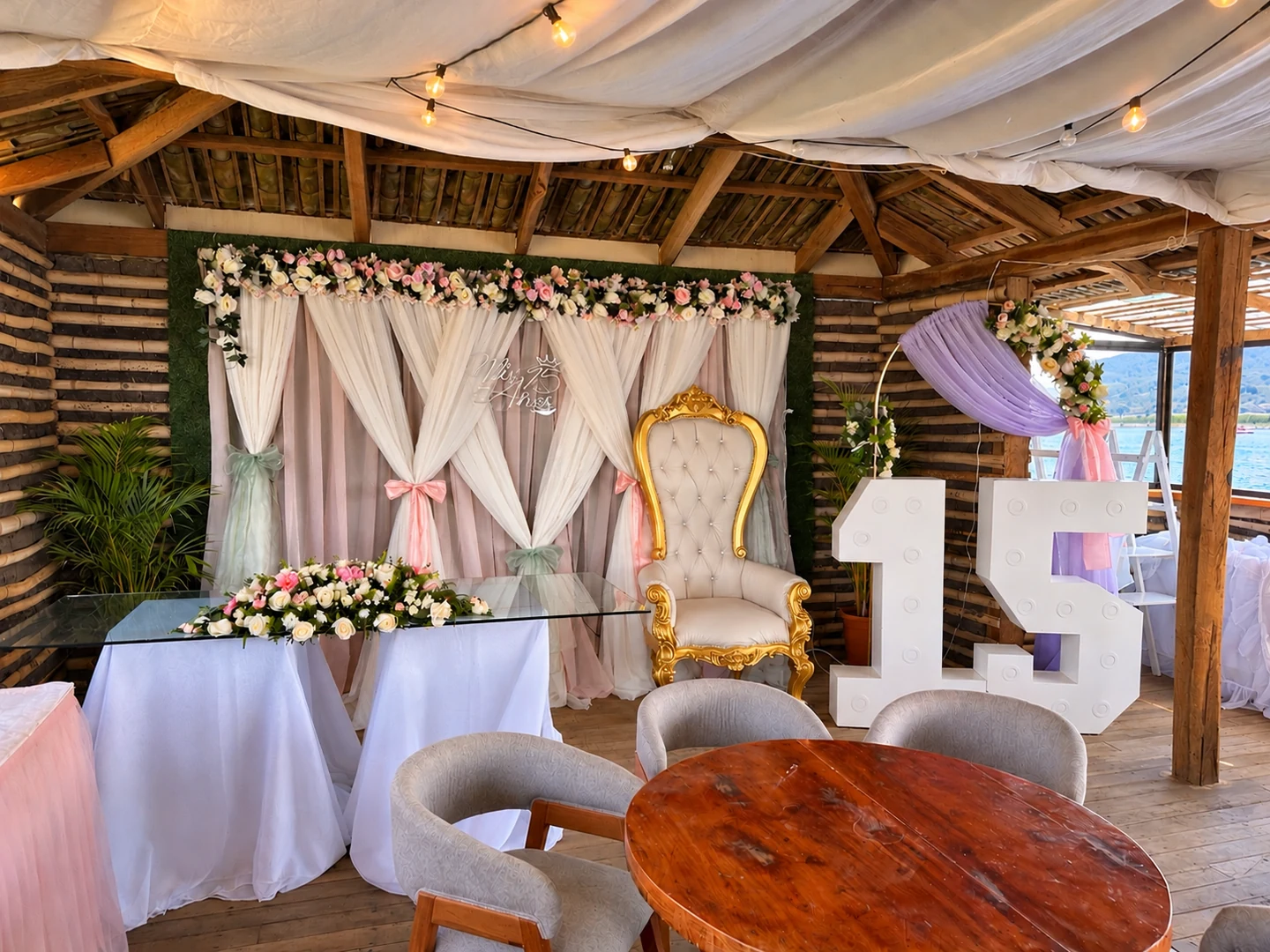 Decoración de quince años en el salón de Maly Restaurant
